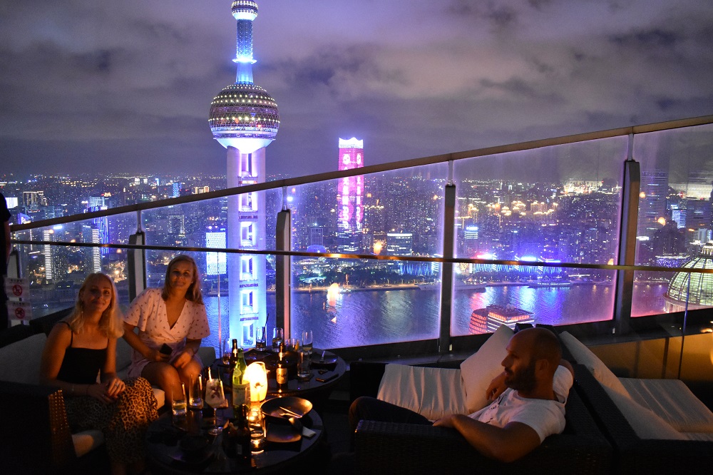 上海丽思卡尔顿酒店和花式屋顶酒吧