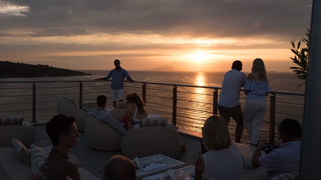 在阿马尔菲海岸的地中海索伦托酒店的屋顶酒吧远景天空酒吧