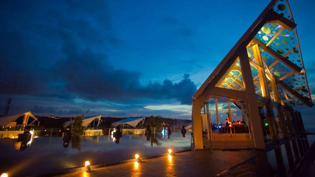 在巴厘岛的屋顶酒吧烟熏酒吧和天空酒吧