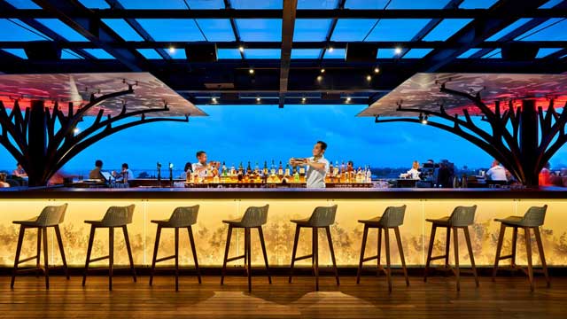 十一巴厘岛上方的屋顶酒吧