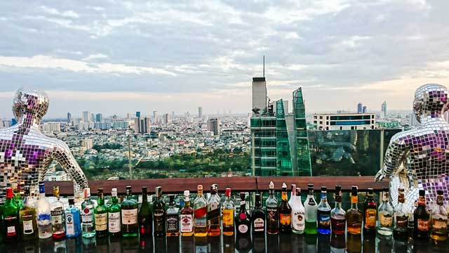 曼谷38酒吧的屋顶酒吧