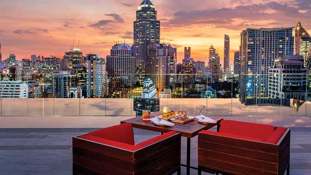 曼谷屋顶酒吧红场