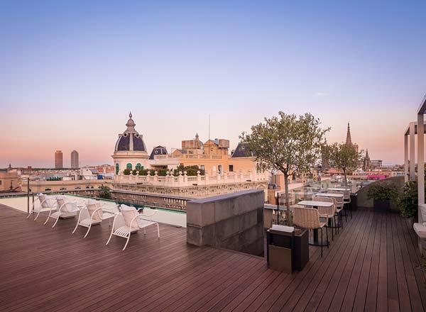 巴塞罗那Ohla Barcelona的屋顶酒吧