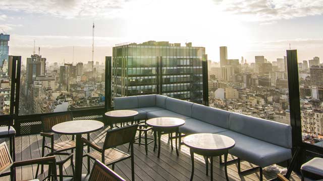 布宜诺斯艾利斯的屋顶酒吧