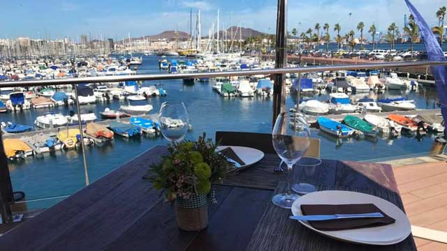 Restaurante TerrazaPantalán屋顶酒吧在加那利群岛（大加那利岛）