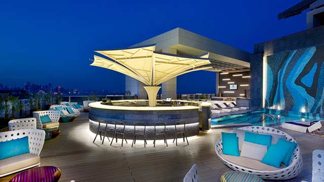 屋顶酒吧纯休息室在Doha Hotel Doha Hilton Hotel Doha
