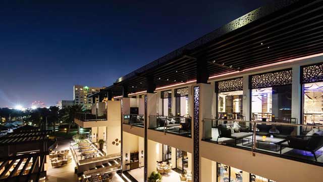 屋顶酒吧在多哈洲际酒店的Manko Doha