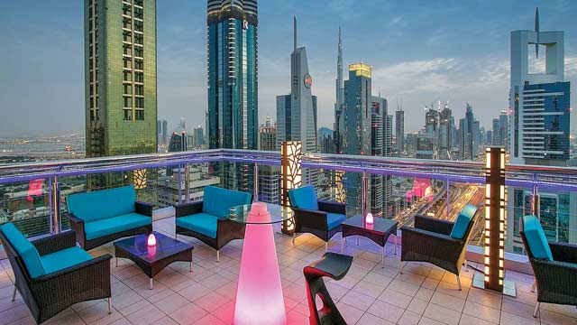 迪拜的屋顶酒吧43层天空休息室