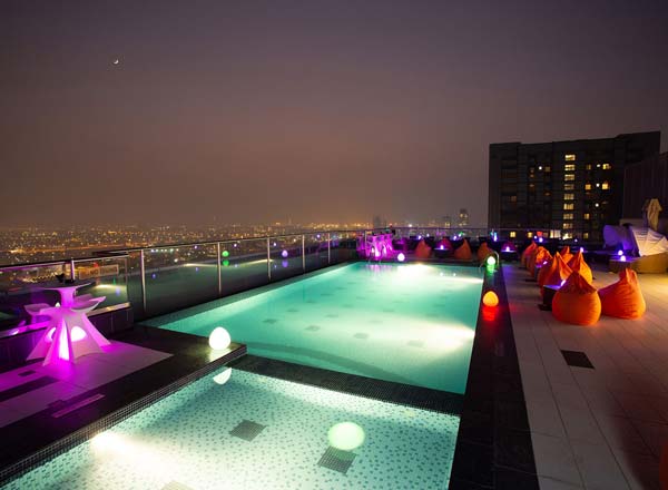 迪拜的Park Regis Kris Kin的屋顶酒吧K2-Zero