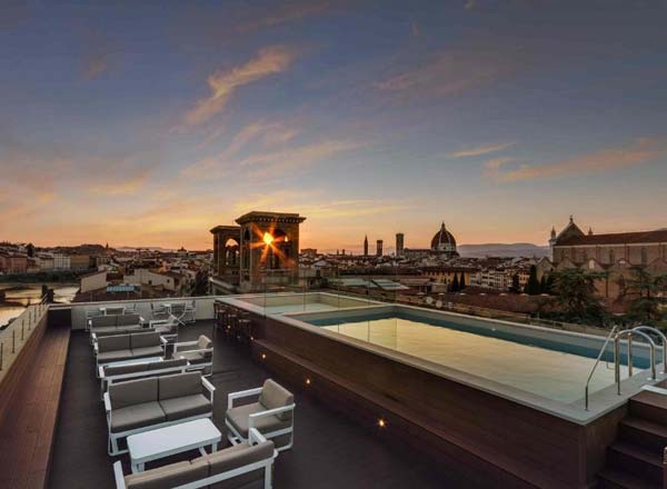 在佛罗伦萨的Lucchesi广场酒店的屋顶酒吧帝国屋顶