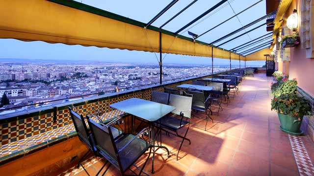 屋顶酒吧酒店阿尔罕布拉宫在格拉纳达