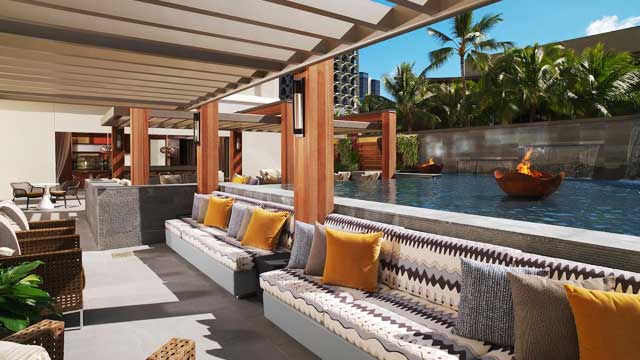 夏威夷Hilton Grand Vacations的屋顶酒吧Hokulani Waikiki