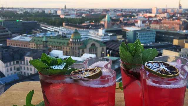 屋顶酒吧Ateljee酒吧位于赫尔辛基的Solo Sokos Hotel Torni