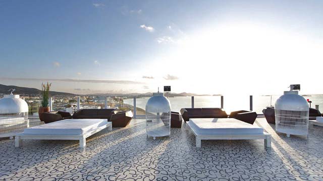 位于伊比沙岛的屋顶酒吧Up Ibiza Sky Society