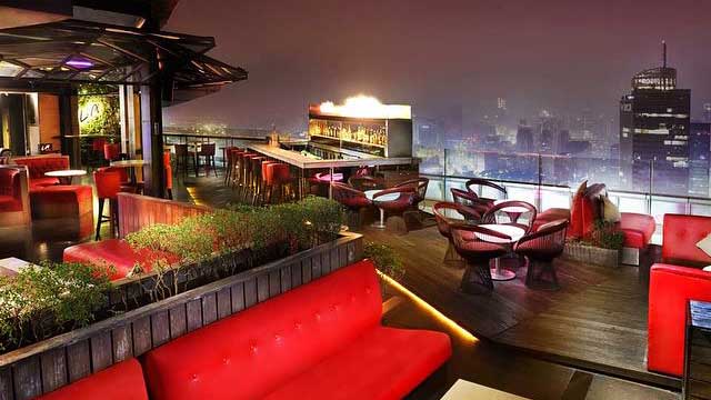 在雅加达的屋顶酒吧云酒廊和餐厅