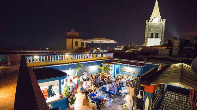 屋顶酒吧露台酒吧位于马德拉岛的Sé精品酒店