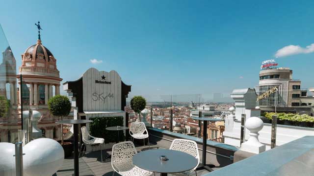 马德里的屋顶酒吧Sky44
