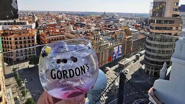 马德里的屋顶酒吧Sky44