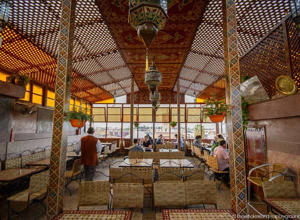 马拉喀什的屋顶酒吧酒店餐厅咖啡馆