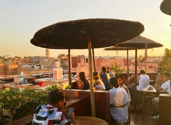 马拉喀什的屋顶酒吧咖啡馆