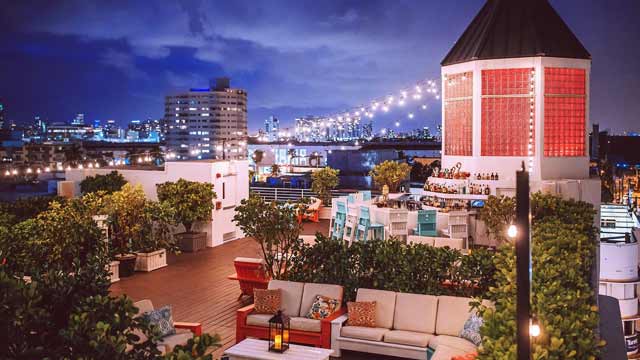 屋顶酒吧在迈阿密屋顶酒吧屋顶休息室