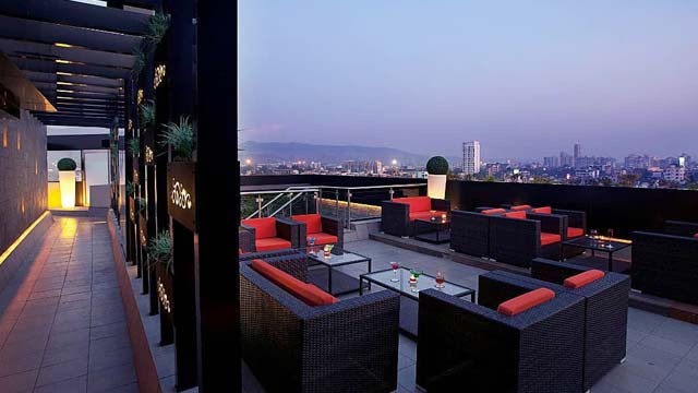 屋顶酒吧The Rooftop at Hotel Yogi Executive，孟买