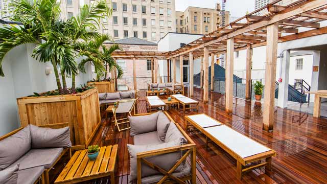 屋顶酒吧Piscobar & Rooftop at Catahoula Hotel in New Orleans