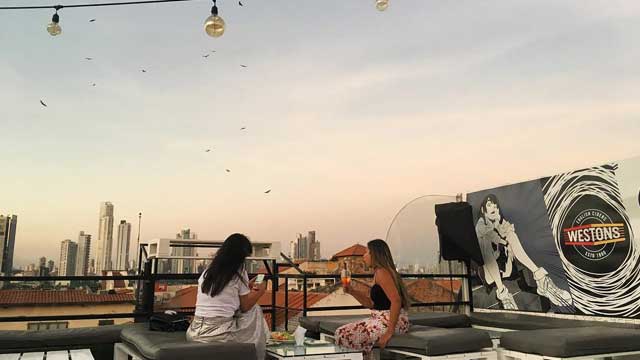 巴拿马城的屋顶酒吧Gatto Blanco