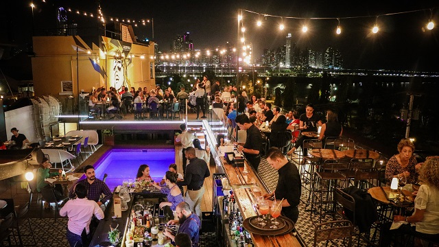 屋顶酒吧Lazotea餐厅和屋顶在巴拿马城