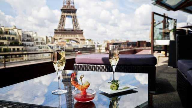 屋顶酒吧在巴黎举行欧姆布雷斯