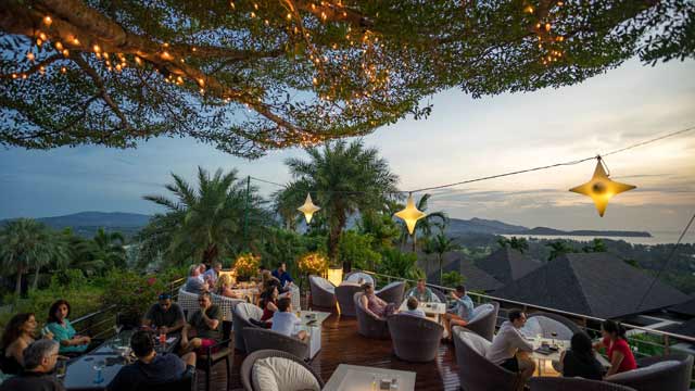 屋顶酒吧360°酒吧和休息室在Pavilions Phuket