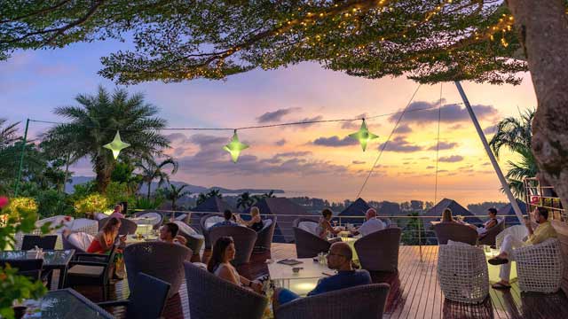 屋顶酒吧360°酒吧和休息室在Pavilions Phuket
