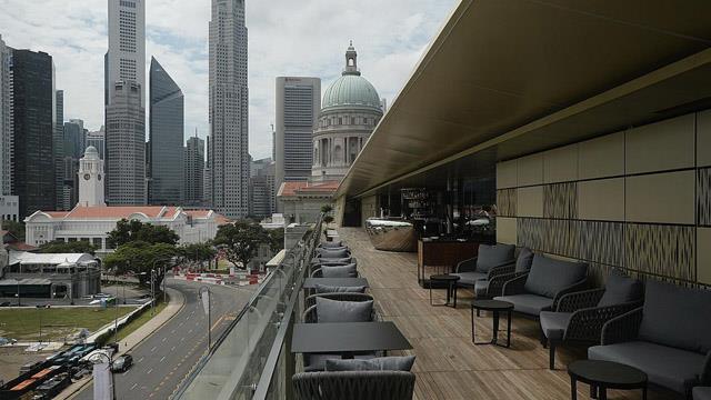 新加坡的屋顶酒吧“烟与镜”