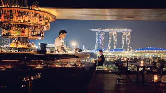 新加坡的屋顶酒吧“烟与镜”