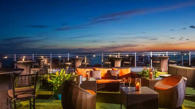 在坦帕湾萨莫拉酒店360°屋顶酒吧